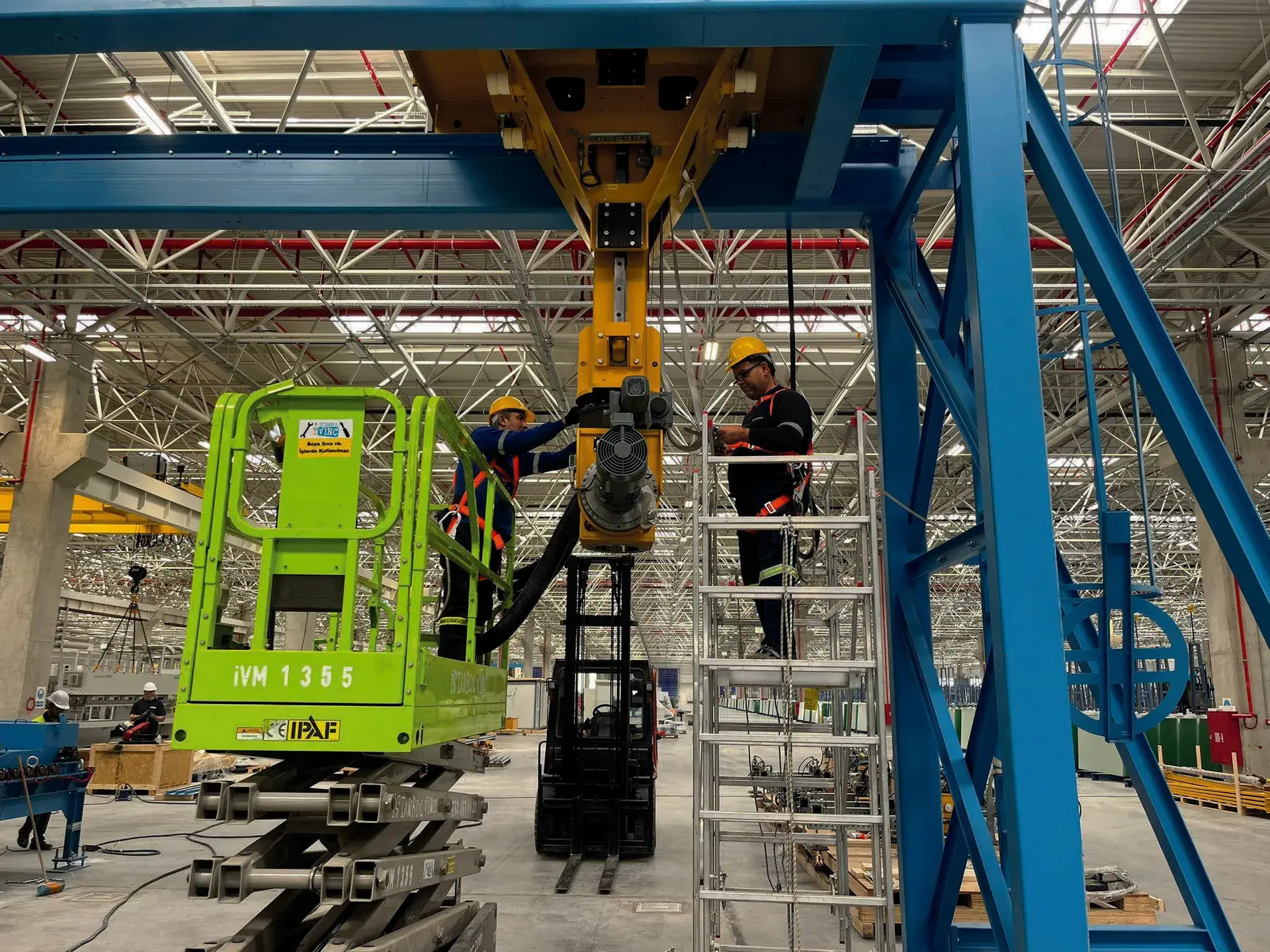 Kaplama hattında platform kurulum çalışması